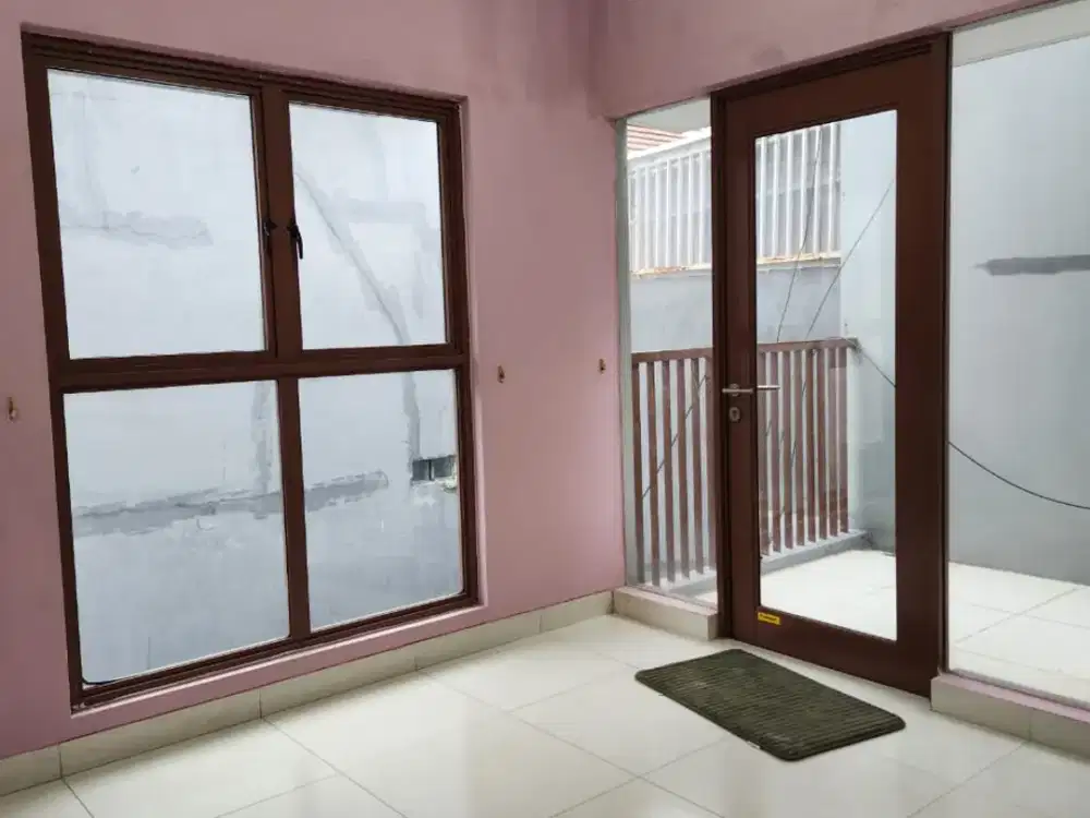 Rumah Strategis di Jakarta Garden City, Hadap Selatan