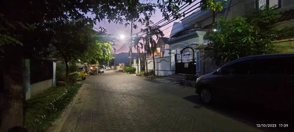 Dijual Rumah Mewah 5KT, Semi Furnished - Kutisari, Surabaya