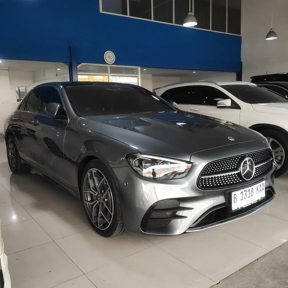 Mercedes E300 AMG tahun 2022 kondisi istimewa