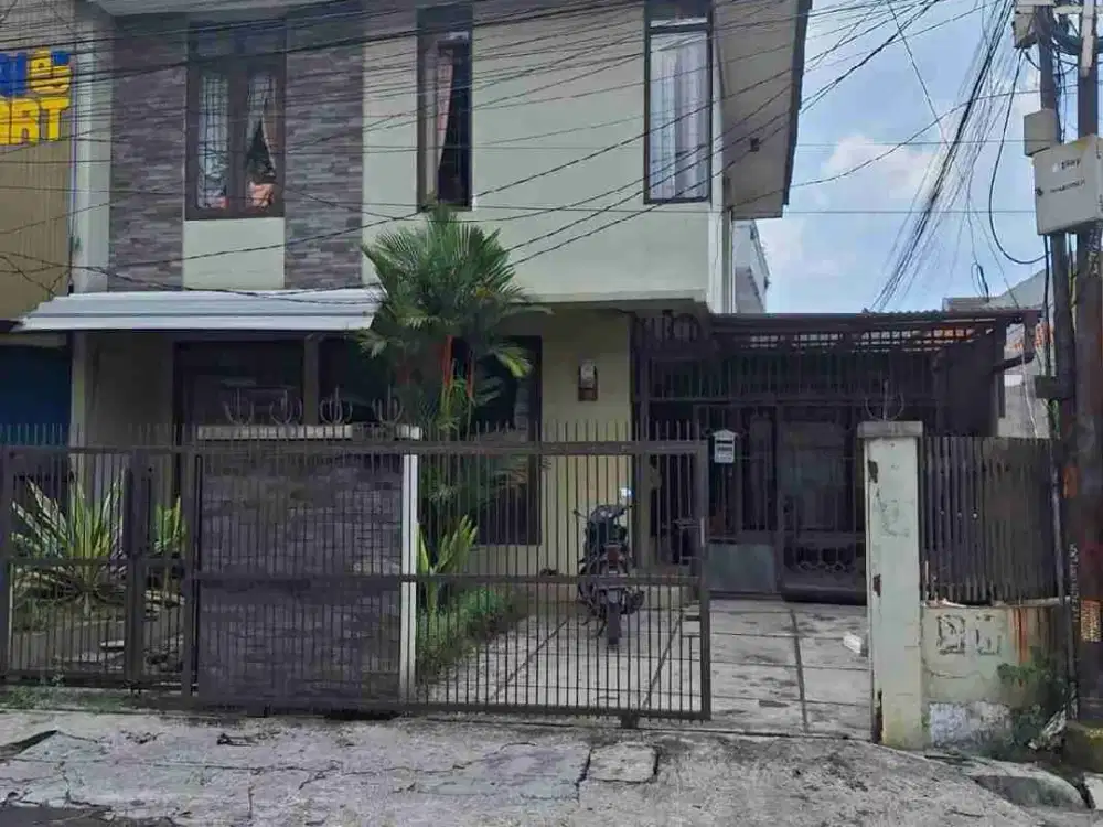 Jual Rumah Jl. Sawah Kurung Raya. SIAP Huni Terletak diBdg Central. Cck Utk Dipakai Usaha Maupun Tmpt Tinggal Yg Nyaman. 
Luas tanah 128 m2
Bangunan 140 m2, 2 lantai
Listrik 2200 
Air PAM
4 kamar
2 kamar mandi