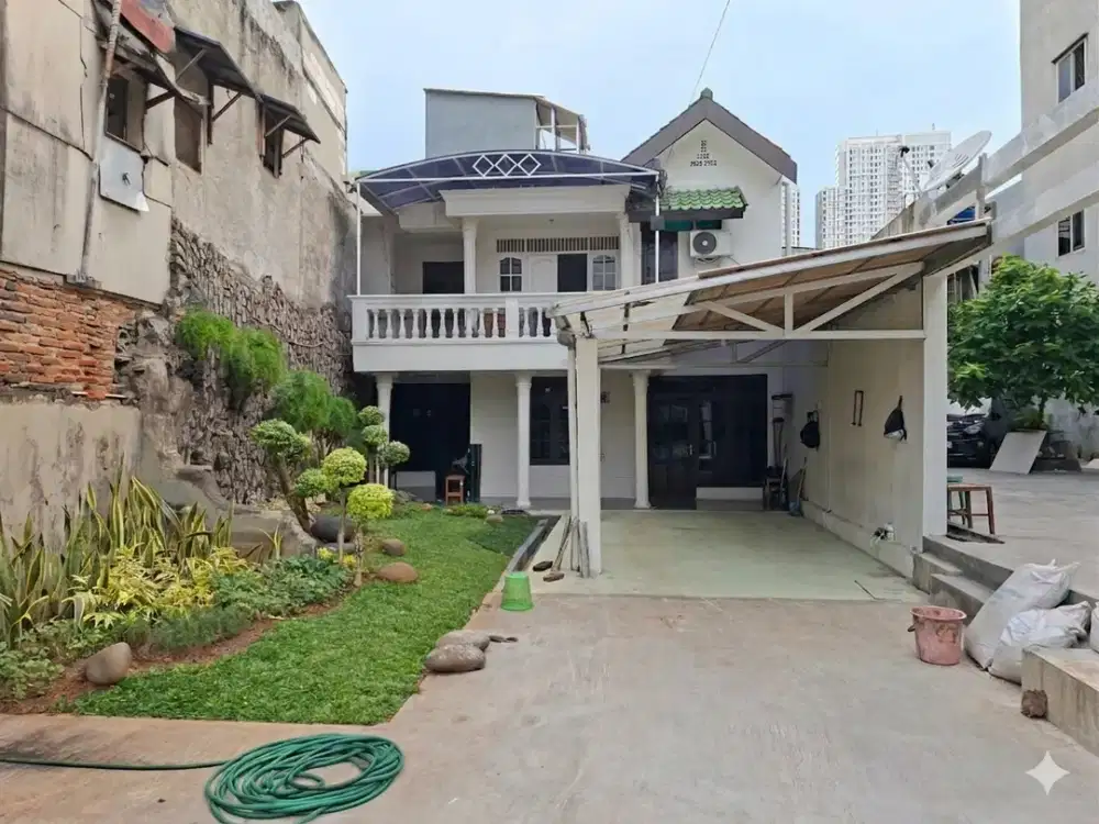 Jual Rumah Lokasi Strategis di Jembatan Besi Jakbar