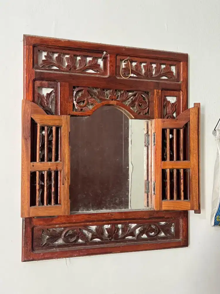 Cermin kayu msh bagus