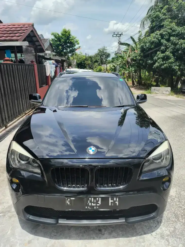Mobil BMW X1 2011