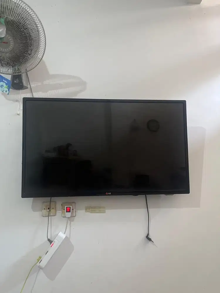 Tv LG 40 (non android) sapa mau nih bayarin
