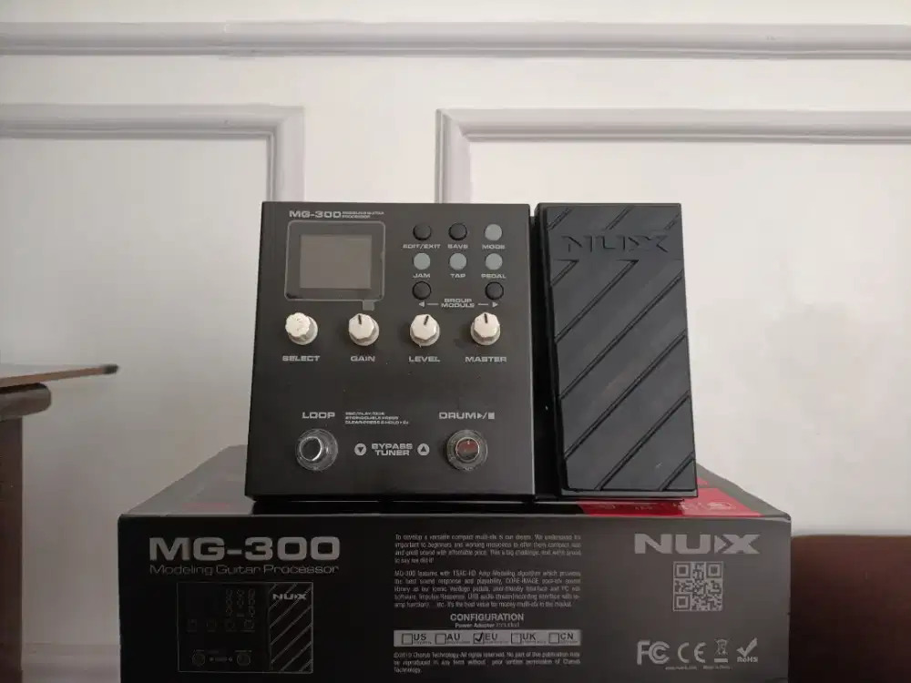 Nux Mg300 multi effect guitar