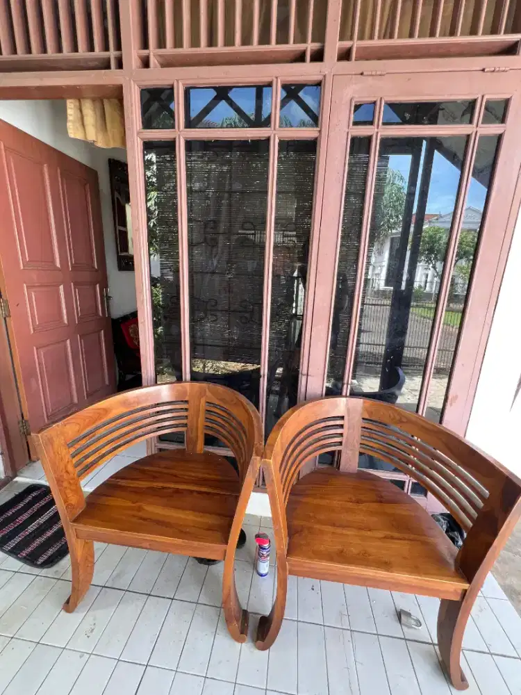 Kursi single ada 4 biji