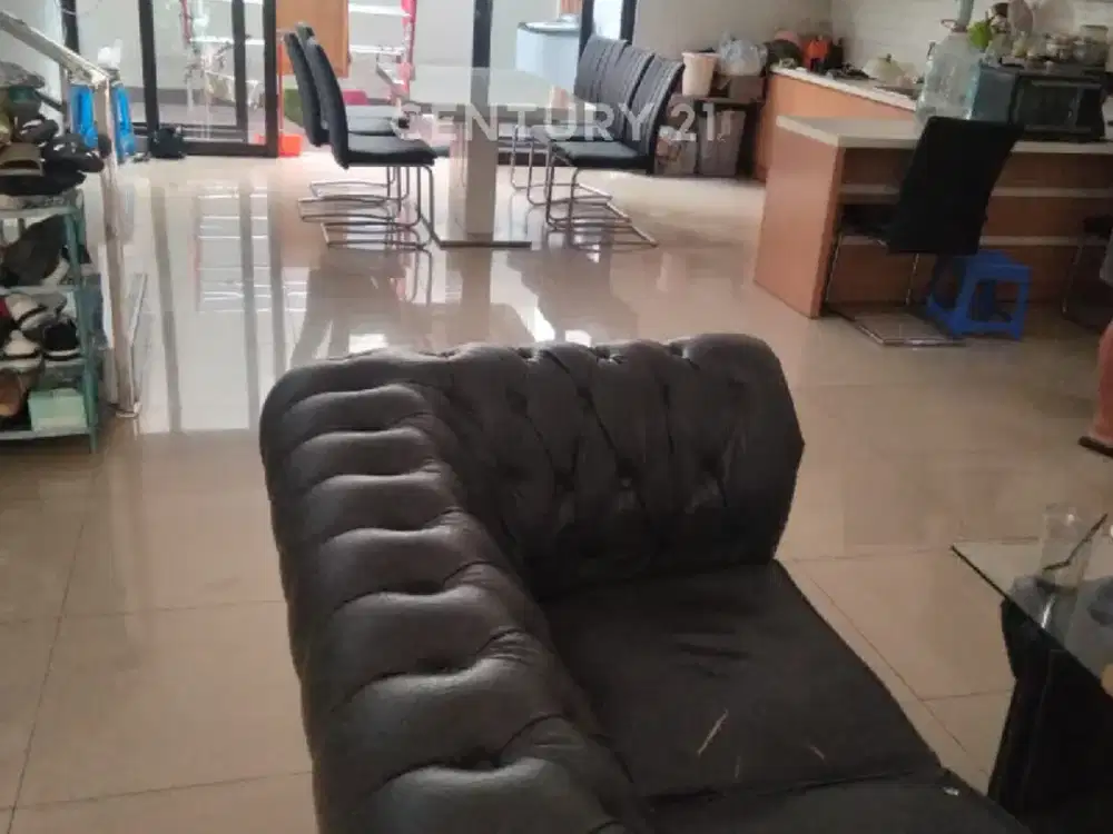 Rumah 2 Lantai Posisi Hoek Istana Regency Sudirman