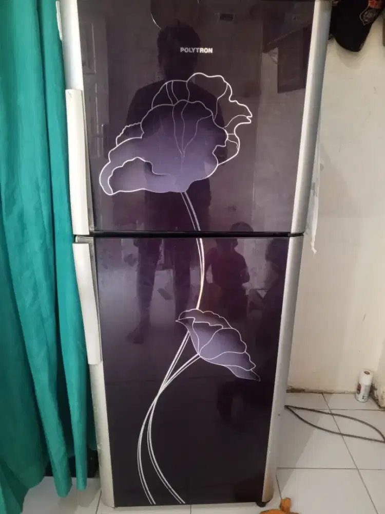 Kulkas 2 pintu Polytron