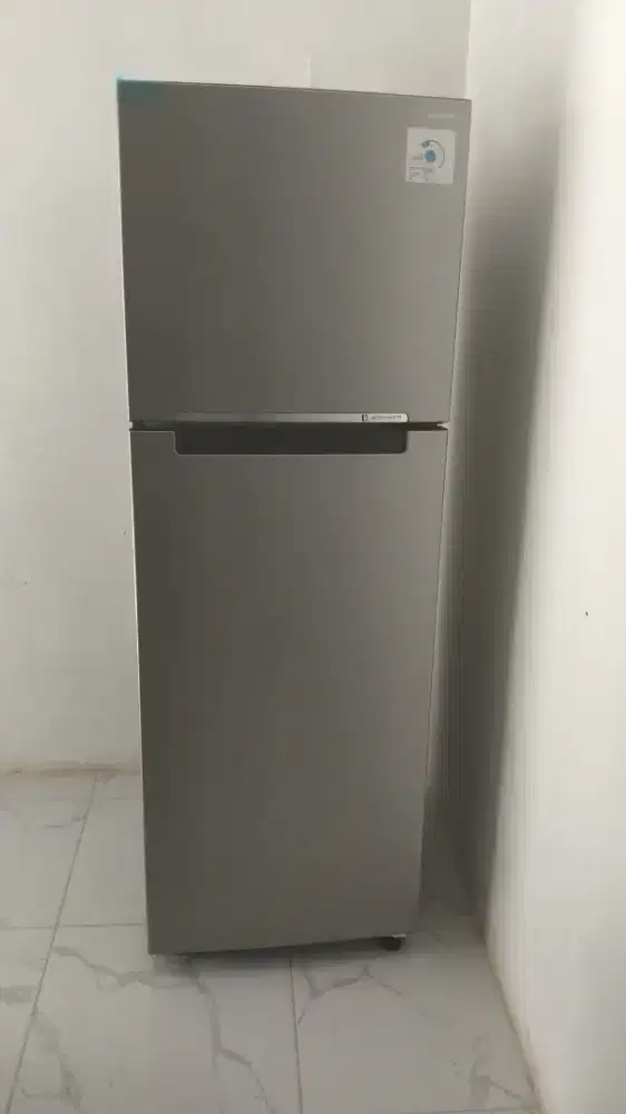 Kulkas Samsung imventer barubpemakaiai. 1 bulan
