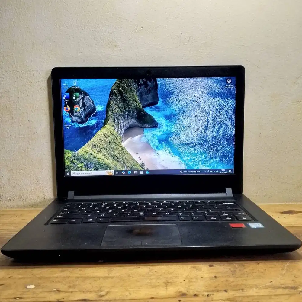 Lenovo core i3-6006U VGA AMD Radeon R5 M330 2 GB Ram 4 GB SSD 256 GB