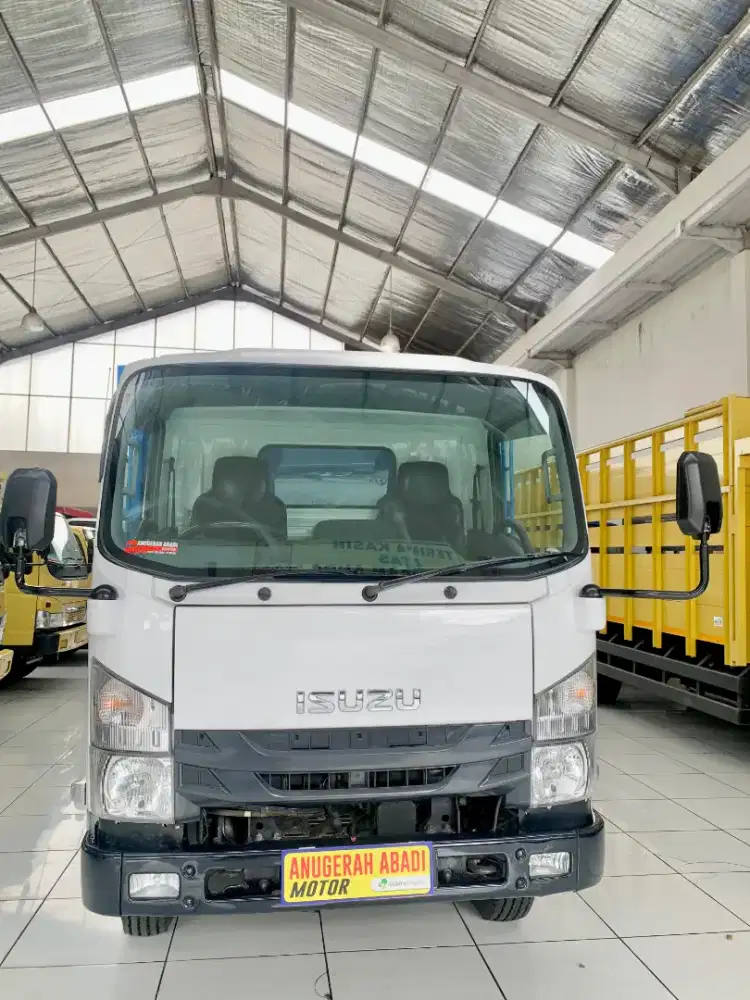 Isuzu Elf Giga Light truck 2022