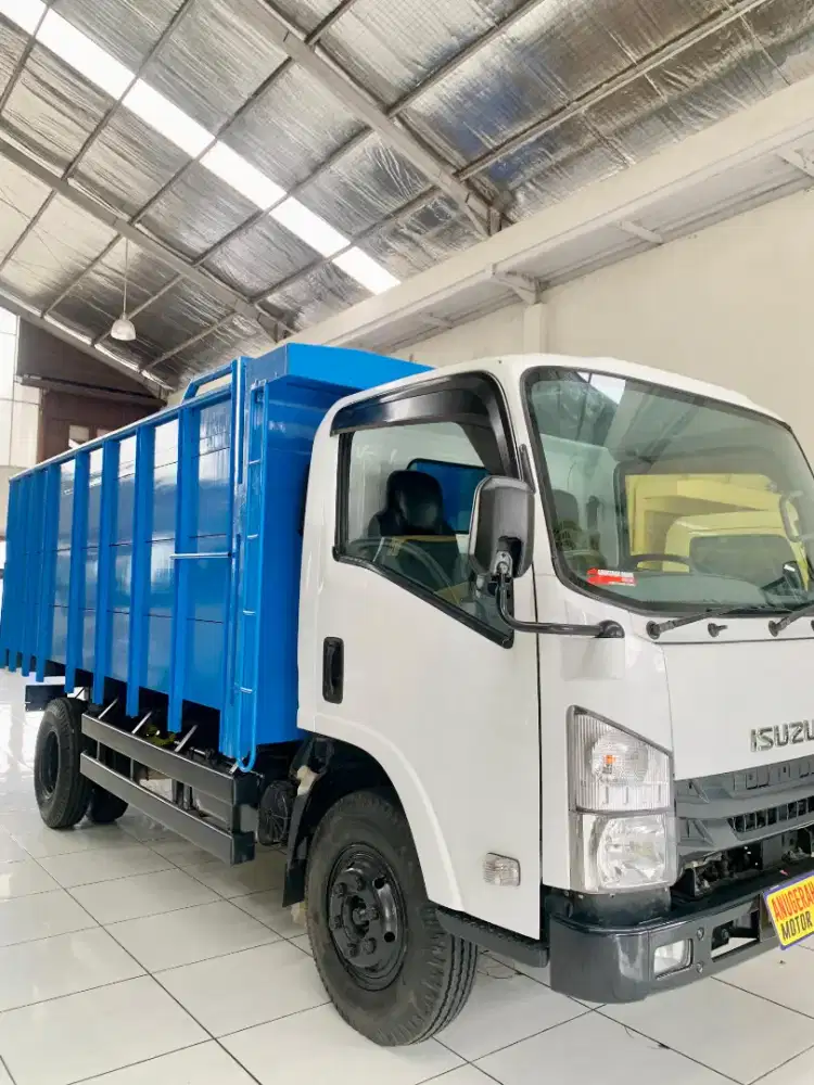 Isuzu Elf Giga Light truck 2022