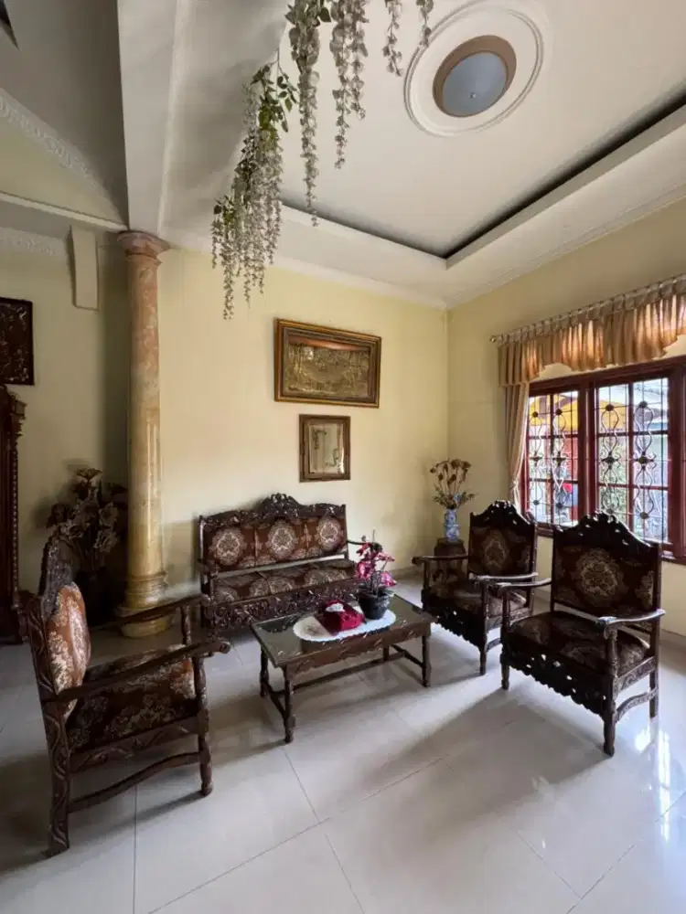 Kursi dan Meja Tamu Jati Ukir Klasik 1 Set (3+1+1) – Elegan & Kokoh