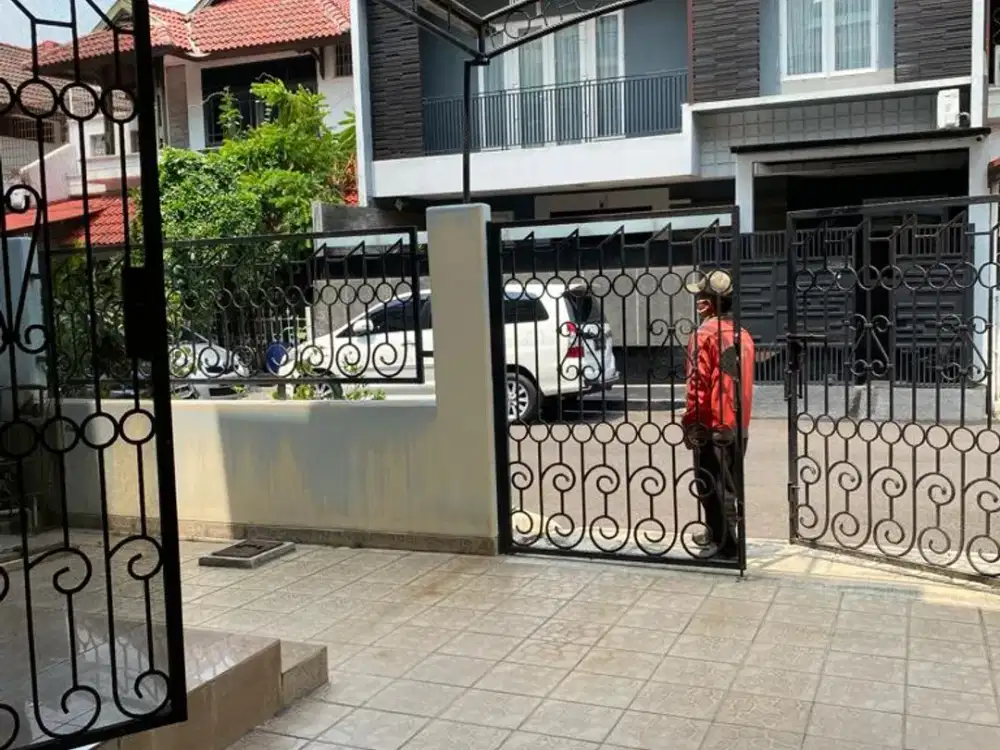 DIJUAL RUMAH 3 LANTAI CLUSTER DI GRIYA INTI SENTOSA SUNTER JAKARTA UTARA