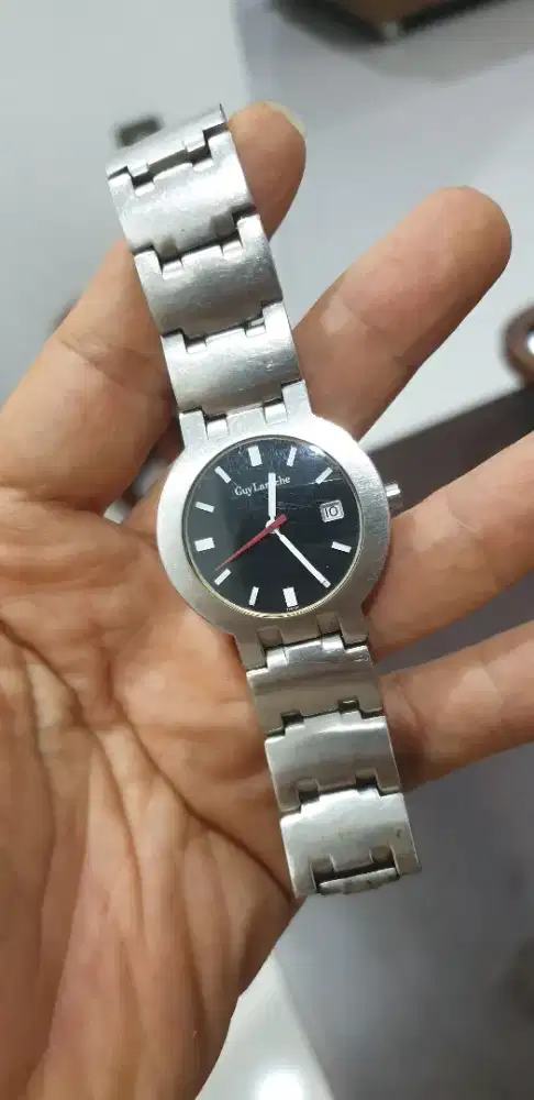 Jam tangan Guy Laroche