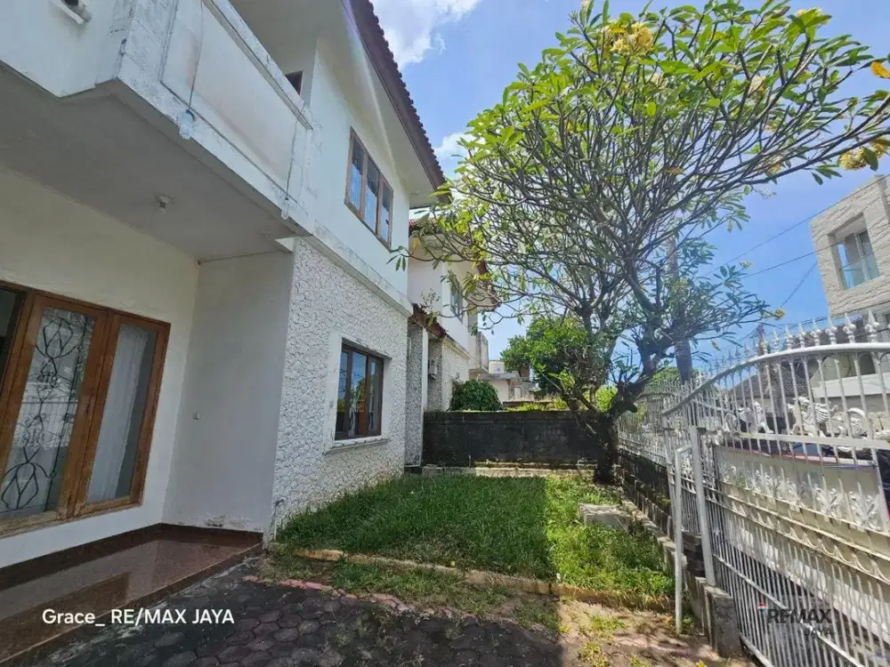 Rumah 2 Lantai Dekat Bali Kiddy School Dijual, di Kuta Area