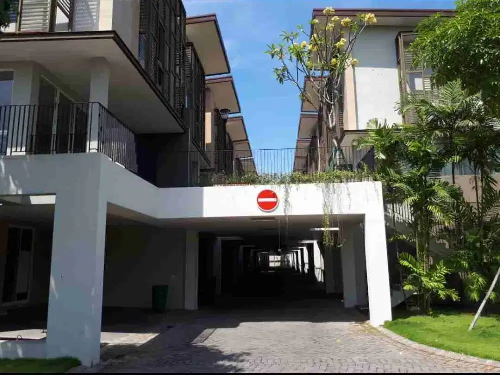 Dijual Rumah 3 Lantai Wisata Bukit Mas Notredame Wiyung Surabaya