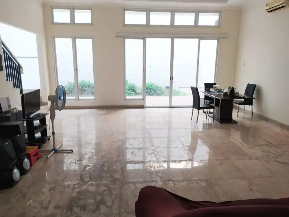 Dijual rumah luas 300 meter sudah rapi siap huni