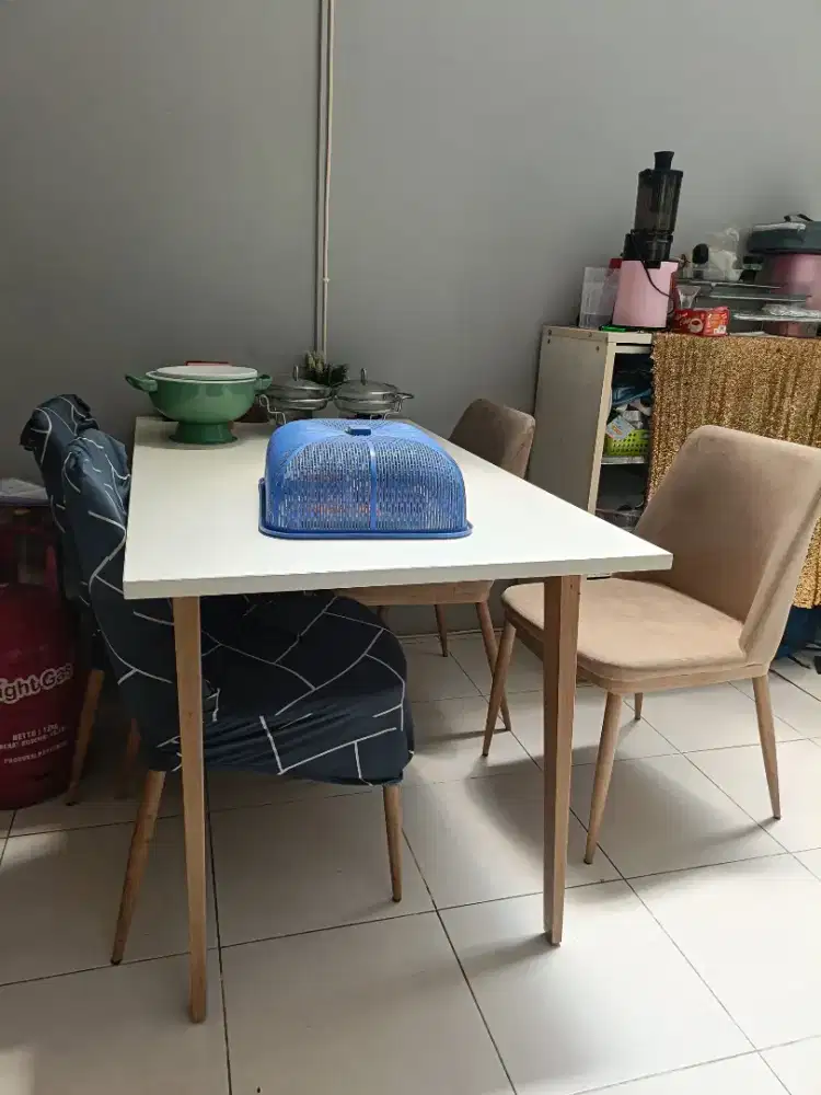 Meja makan minimalis informa