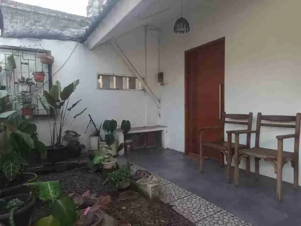 Rumah Strategis Semi Furnished di Serua , Ciputat, Tangsel