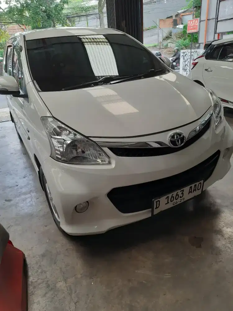 Avanza veloz at putih 2013