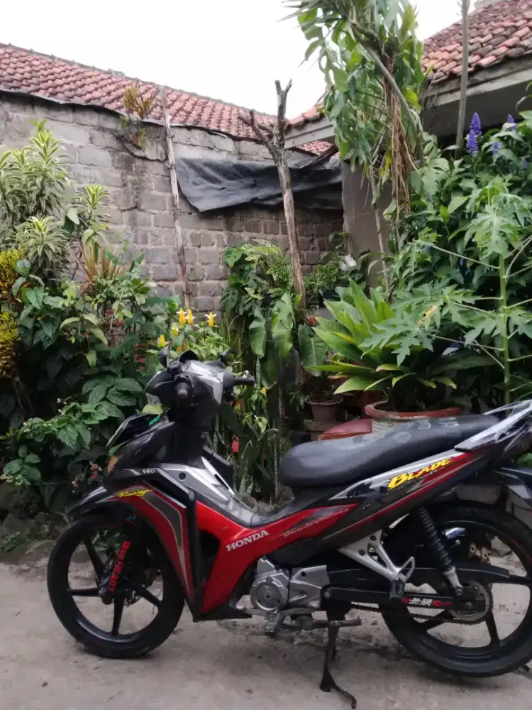 Honda blade 2011 mulus kumplit