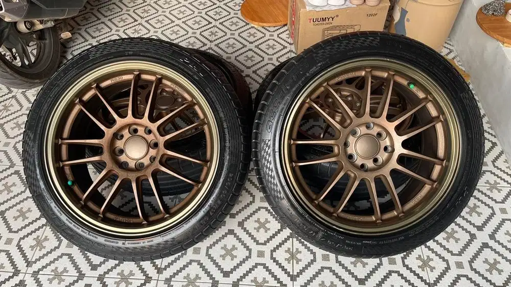 Rep Rays RE30 R17 Lebar 7,5 ET 40 PCD 4x100/4x114 Komplit Ban 205/50