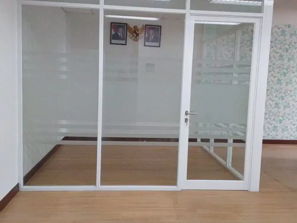 SEWA KANTOR DI JAKARTA PUSAT THAMRIN  69M2 PARTISI 190K NEGO