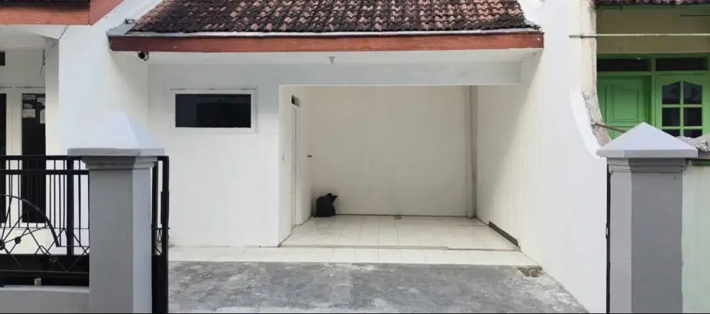 Rumah di dlm Perumahan dgn 2 KT dkt UMS, UIN Solo dan Klinik Ortopedi