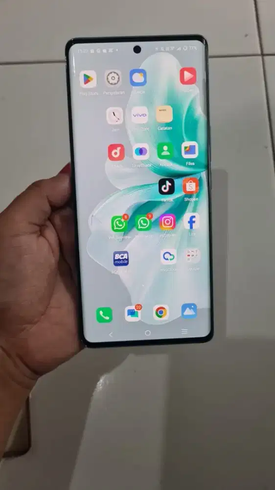 Vivo V30e 8/128GB AMOLED mlengkung