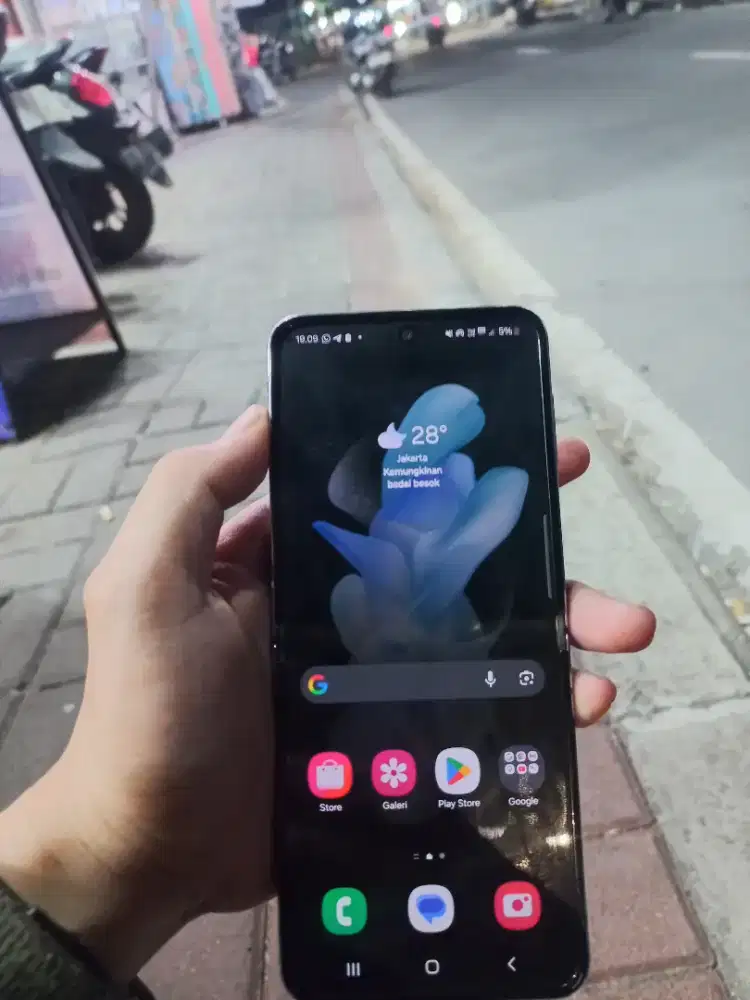 Samsunh z flip 4 512