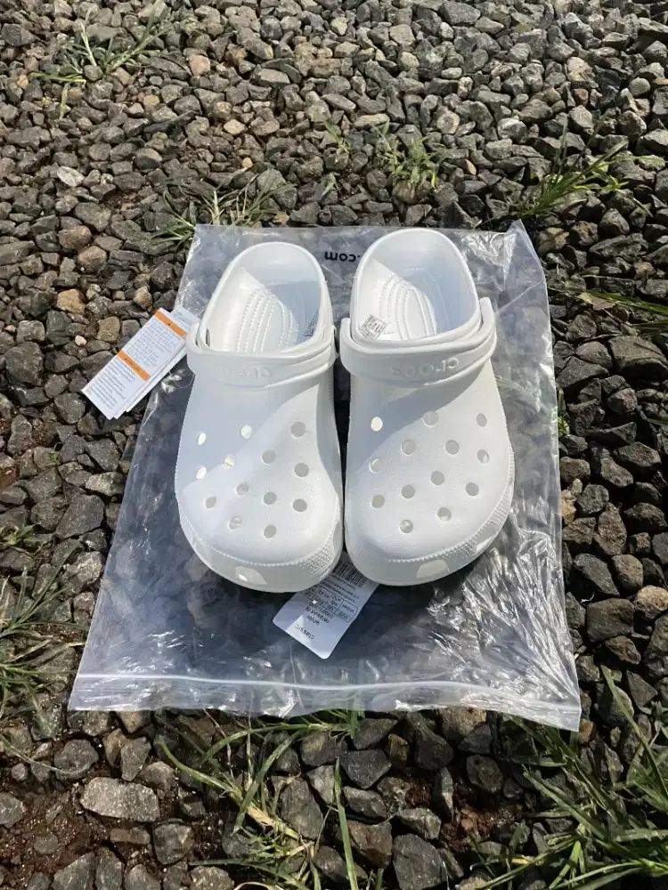 CROCS PUTIH SZ 41 BARUUU