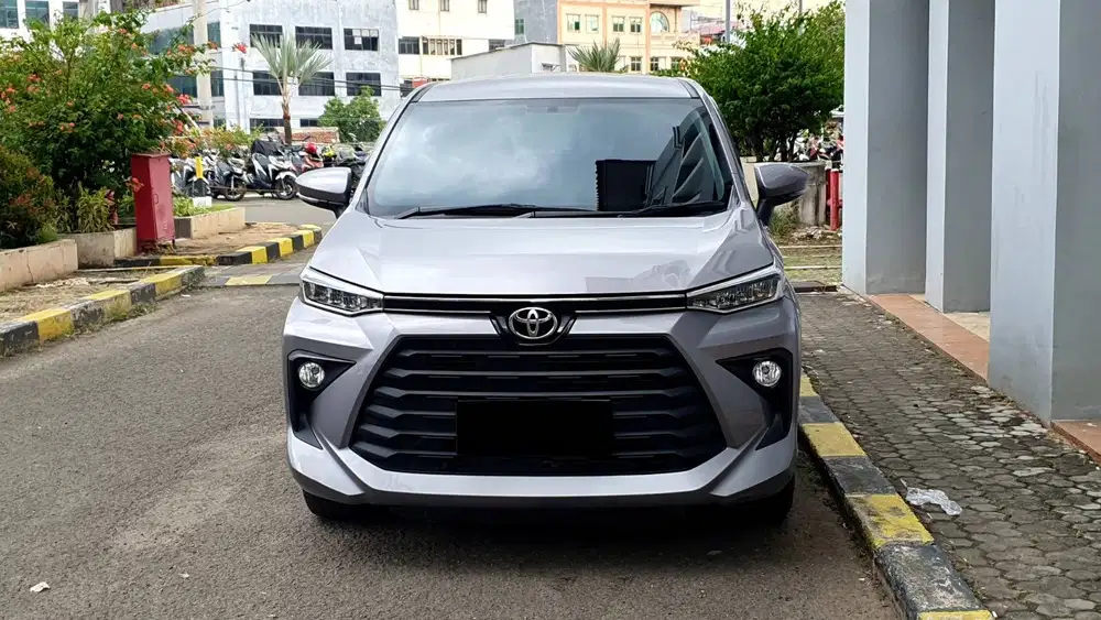 Toyota Avanza 1.5 G CVT AT Silver NIK 2023 Like New Record Garansi