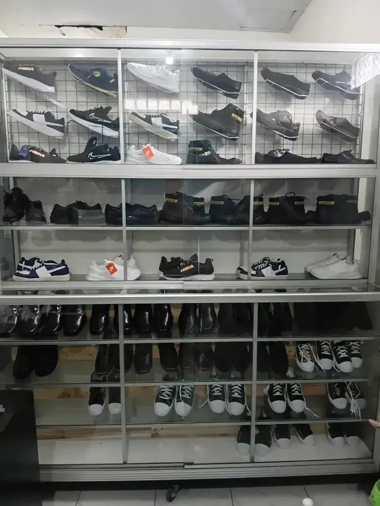 Etalase kaca, etalase sepatu, etalase fotocopy dll