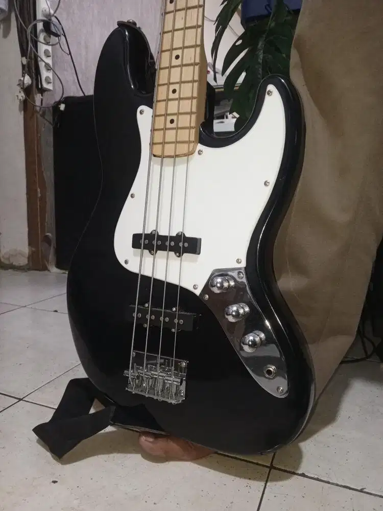 Bass model Jazz Bass (style Fender)