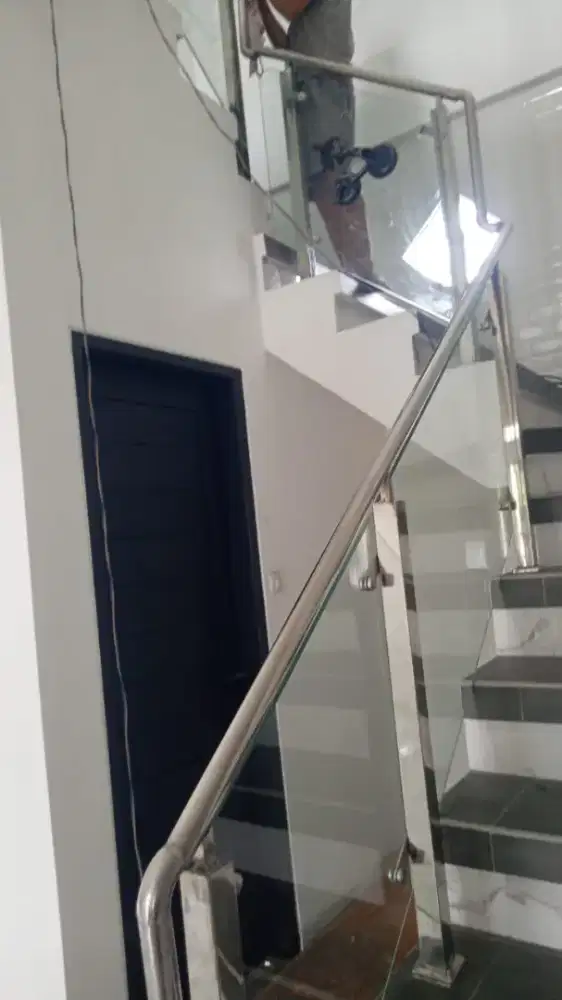 Reling setenlis kaca