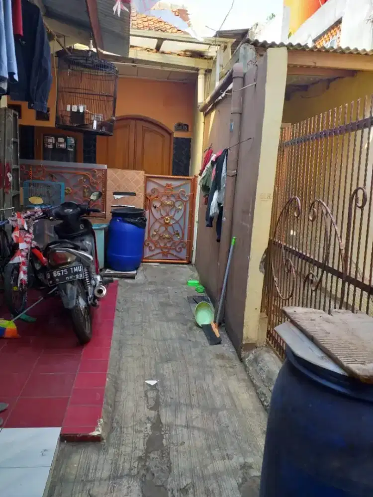 Di jual rumah beserta isi nya area rawamangun lokasi strategis