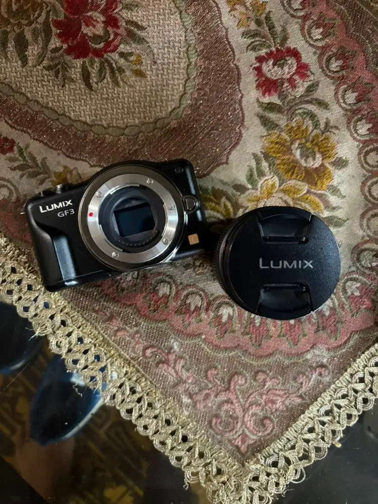 JUAL CEPAT KAMERA MIRRORLESS LUMIX GF3 TOUCHSCREEN  + LENSA KIT