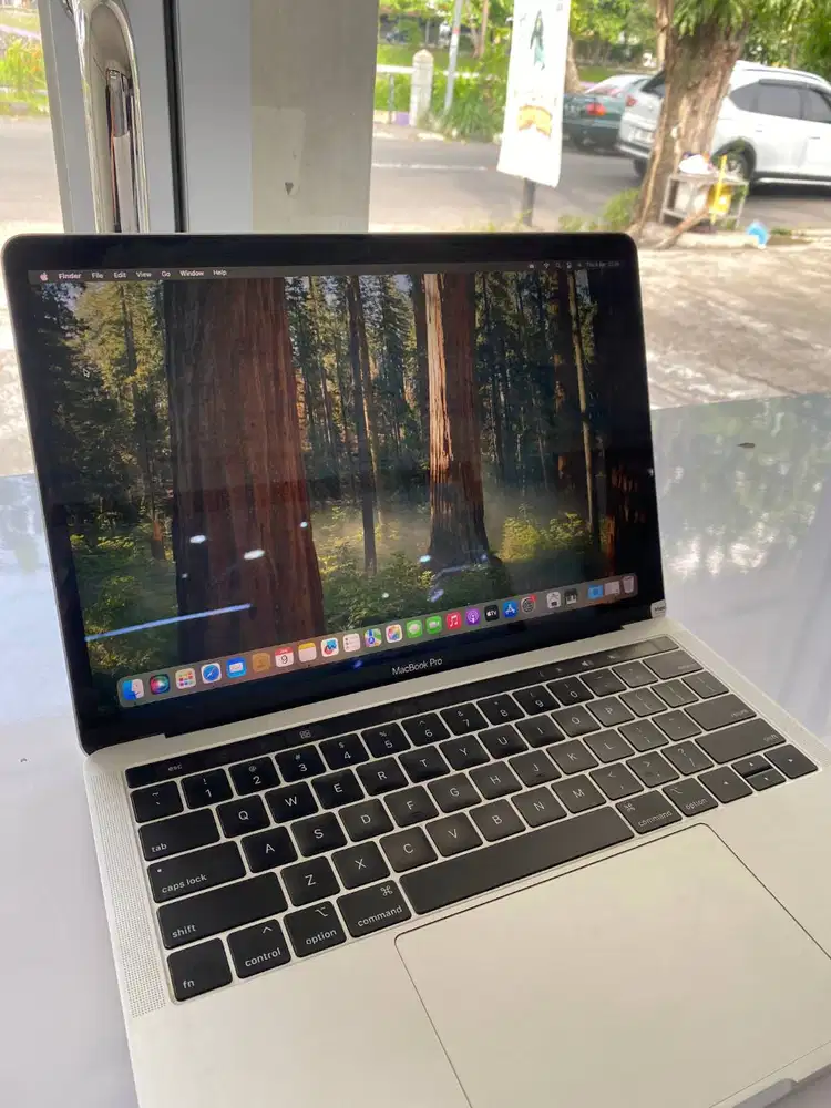 Macbook Pro 2018 RAM 8/256 GB TB  13 Sliver