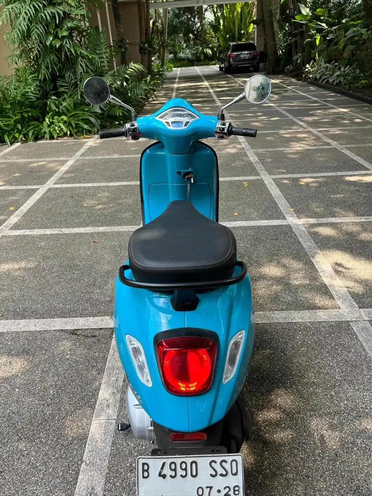 Vespa Primavera color vibe 2023