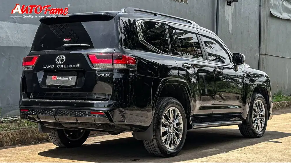 Toyota Landcruiser LC 300 VX-R VXR 4X4 Diesel 3,3L NIK 2023 Akhir