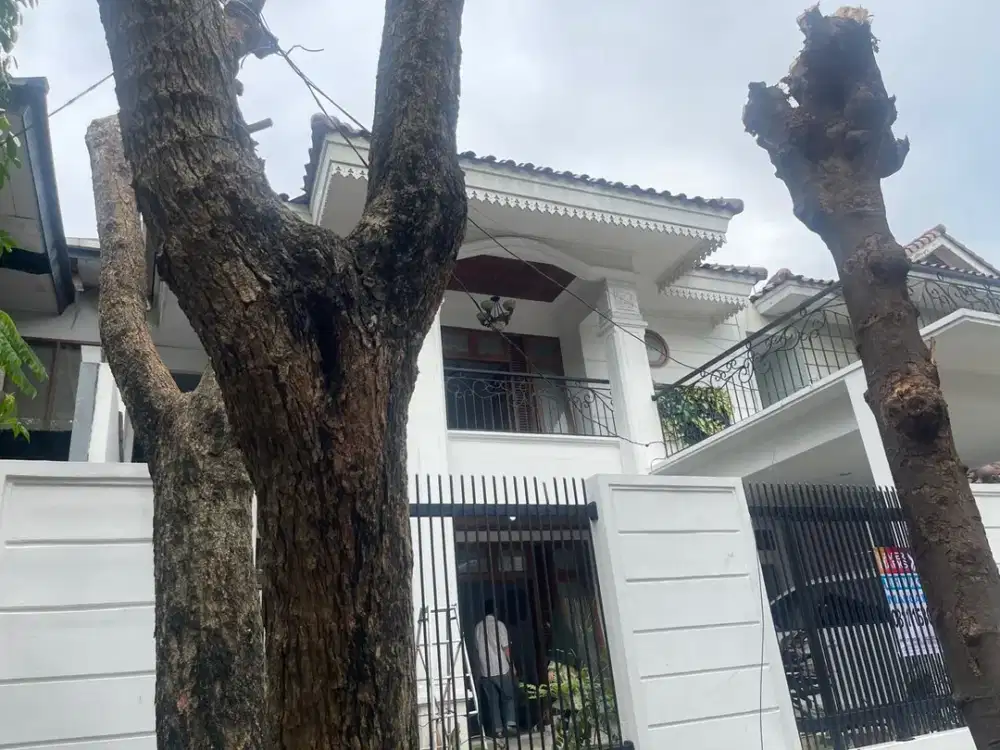 SEWA RUMAH terawat dan nyaman di pondok indah Jakarta Selatan,