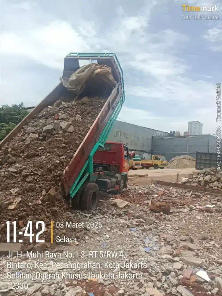 Pengurugan lahan kosong pondsi rumah