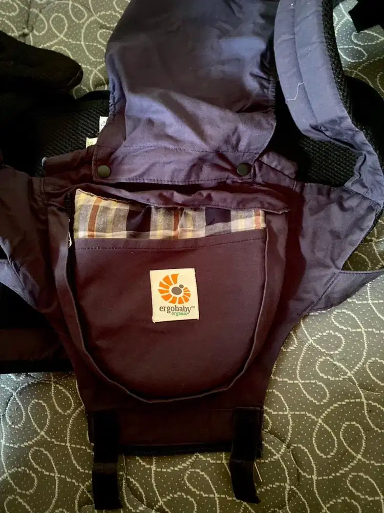 Gendongan ergobaby