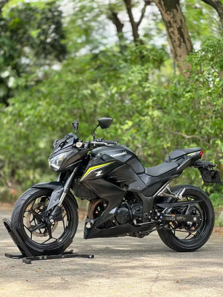 KAWASAKI Z250 FI 2017 BLACK KM 18K PAJAK ON SUPER GRESS