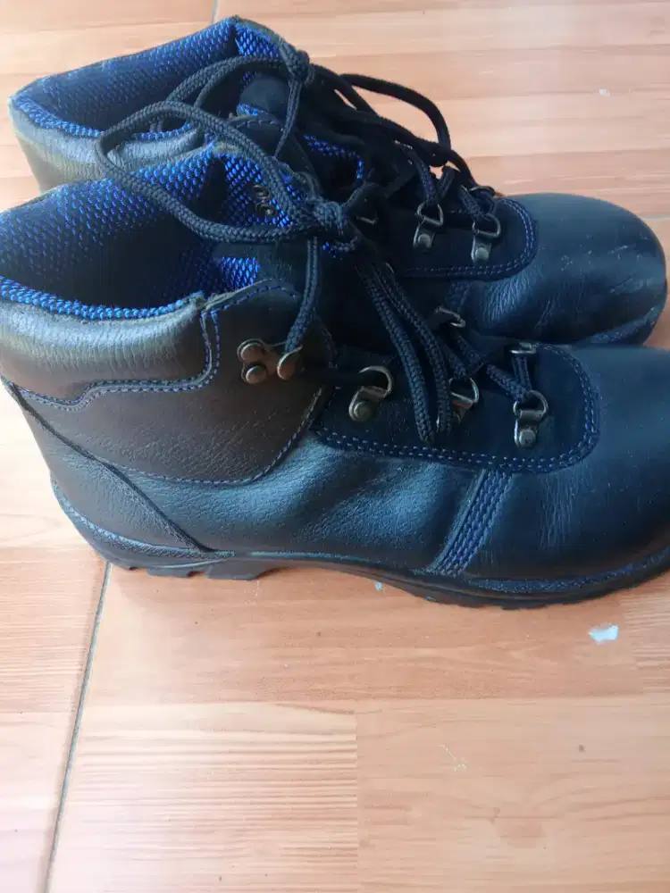 Sepatu safety shoes