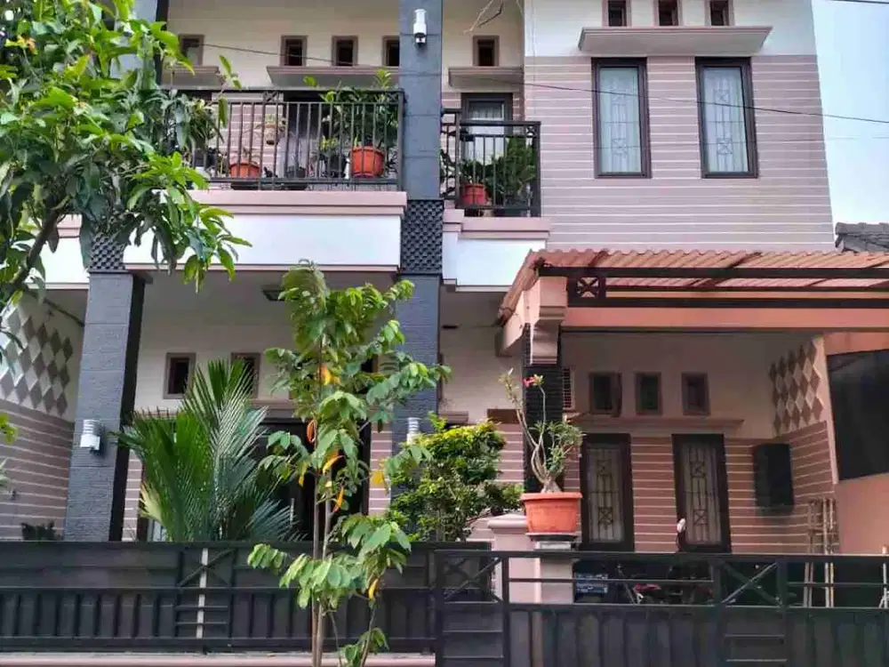 Dijual rumah cantik 2 lantai harga murah di Griya Depok Asri