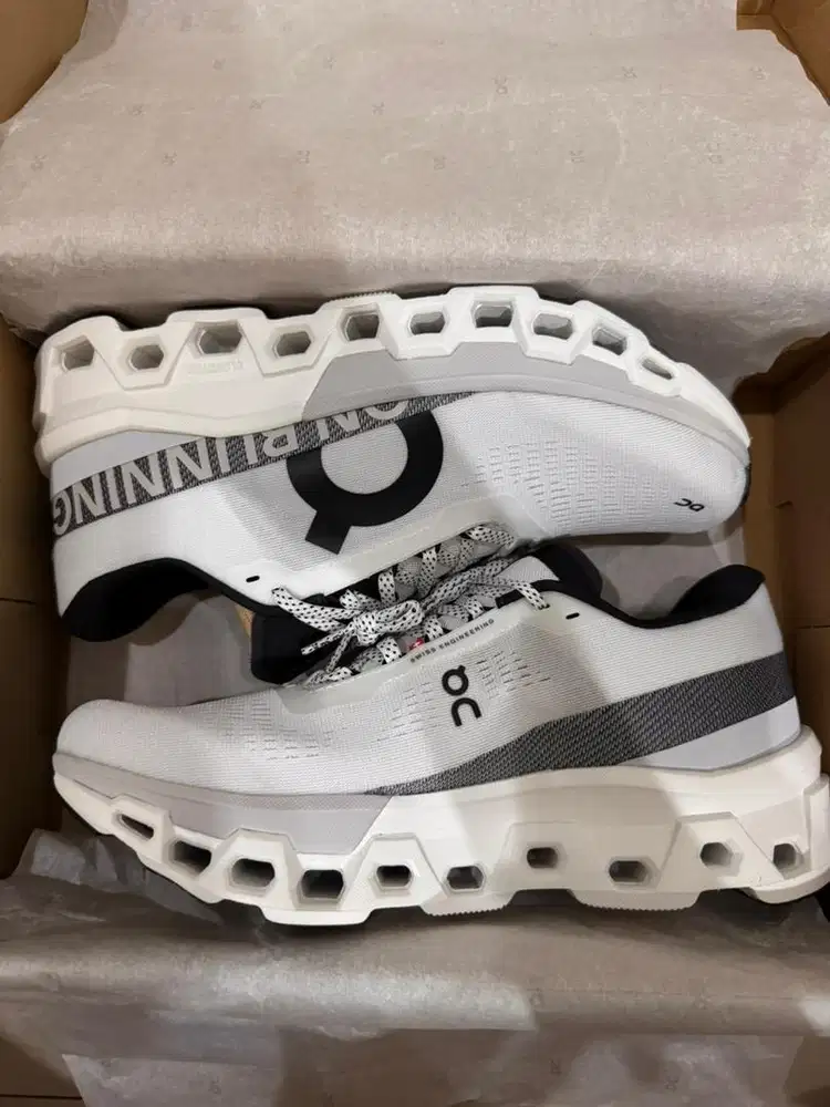 SEPATU ON RUNNING CLOUDMONSTER 2 SIZE 44 ORI NEW WHITE