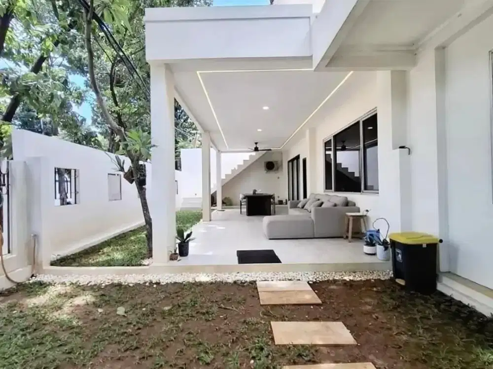 Rare Listing! Rumah Hook 2 Lantai di Kebayoran Baru – Halaman & Balkon Luas