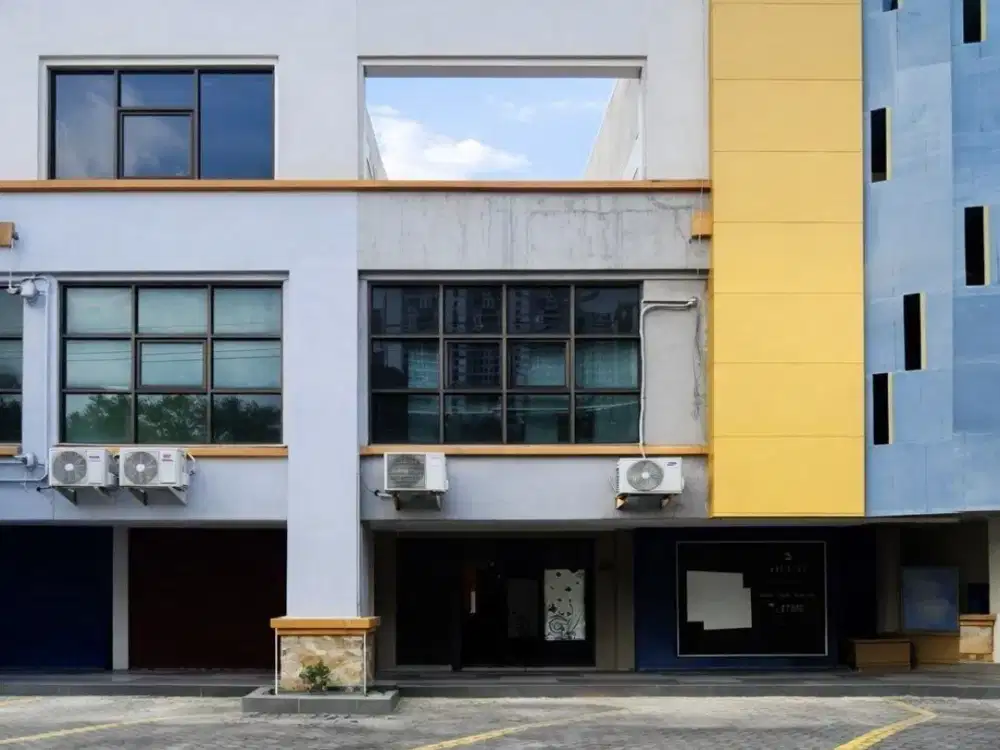 Ruko Plaza Segi 8, Surabaya Barat STRATEGIS, SIAP HUNI, HADAP JALAN RAYA DEKAT SEKOLAH, AREA PERKANTORAN